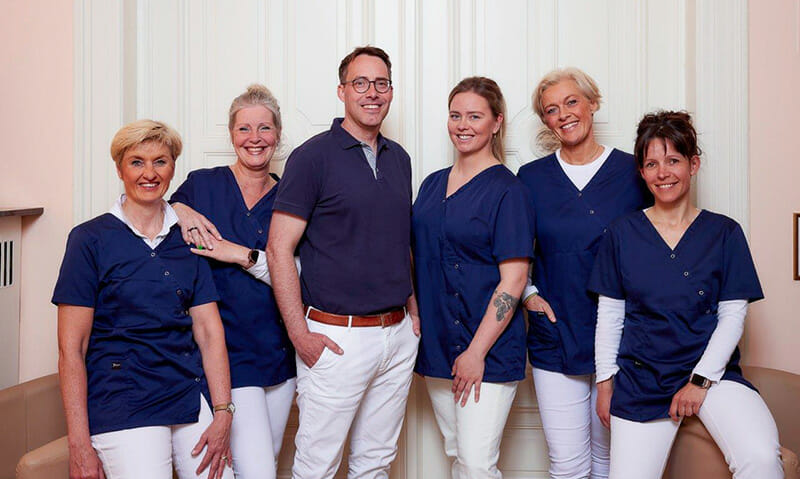 Das gesamte Team der Praxisklinik Brahmsallee um Dr. Ole Welling